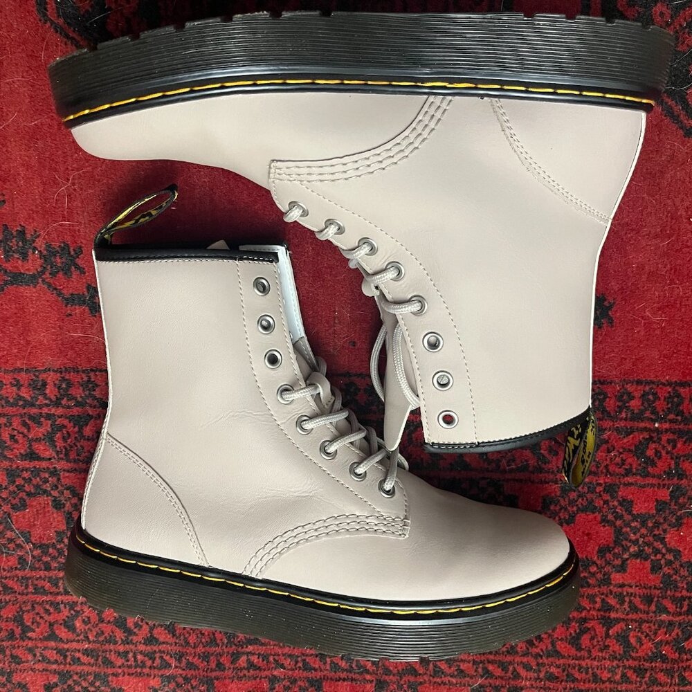 Dr Martens Zavala Women's Combat Boots in Vintage Taupe Size 9 US